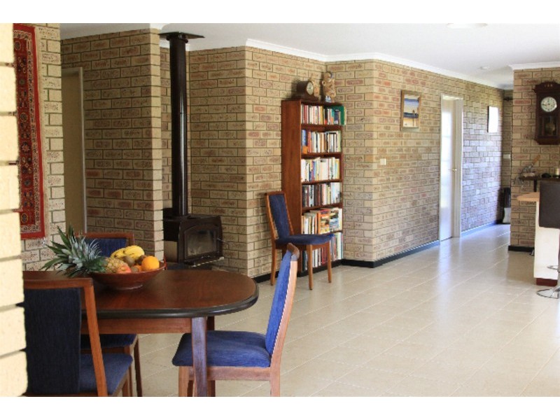 393 Isseka Road East, Bowes WA 6535