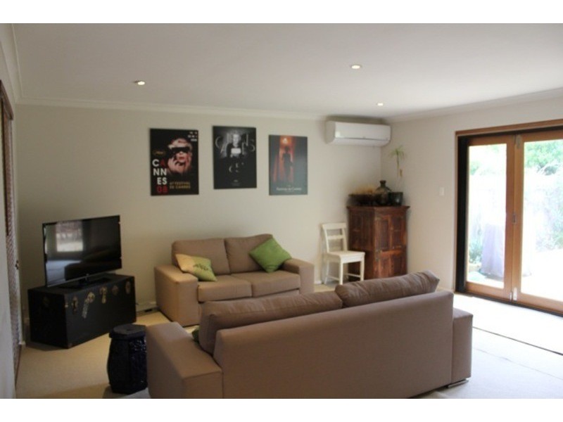 2/10 Gadsdon Street, Cottesloe WA 6011