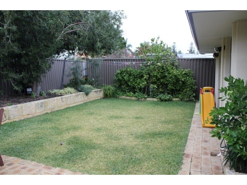 2/10 Gadsdon Street, Cottesloe WA 6011