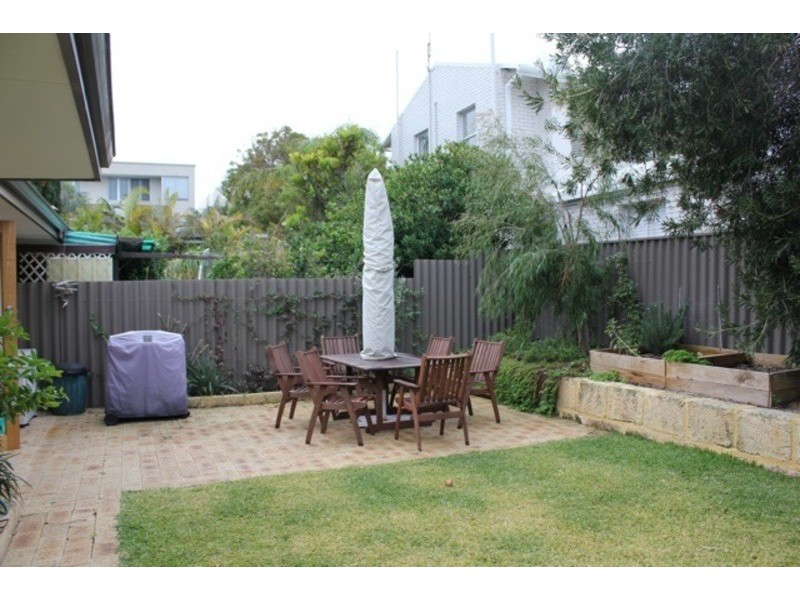 2/10 Gadsdon Street, Cottesloe WA 6011