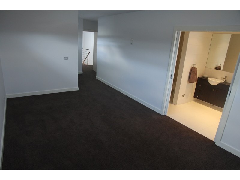 16 Delphin Avenue, Altona North VIC 3025