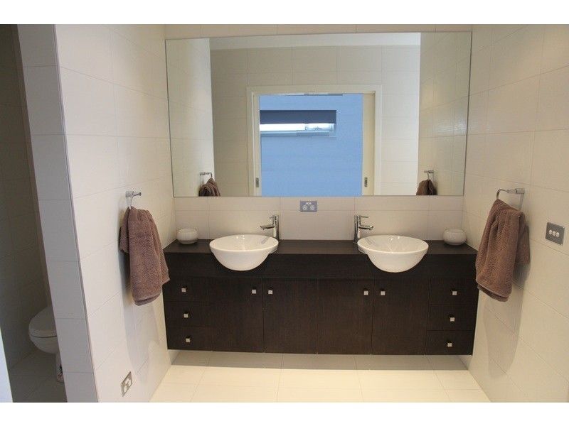 16 Delphin Avenue, Altona North VIC 3025