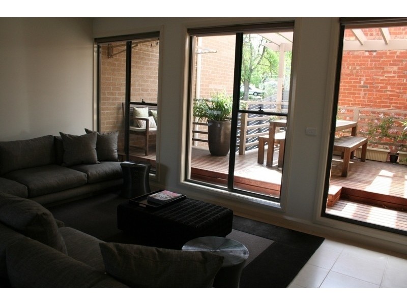 2/228 Elgar Road, Box Hill South VIC 3128