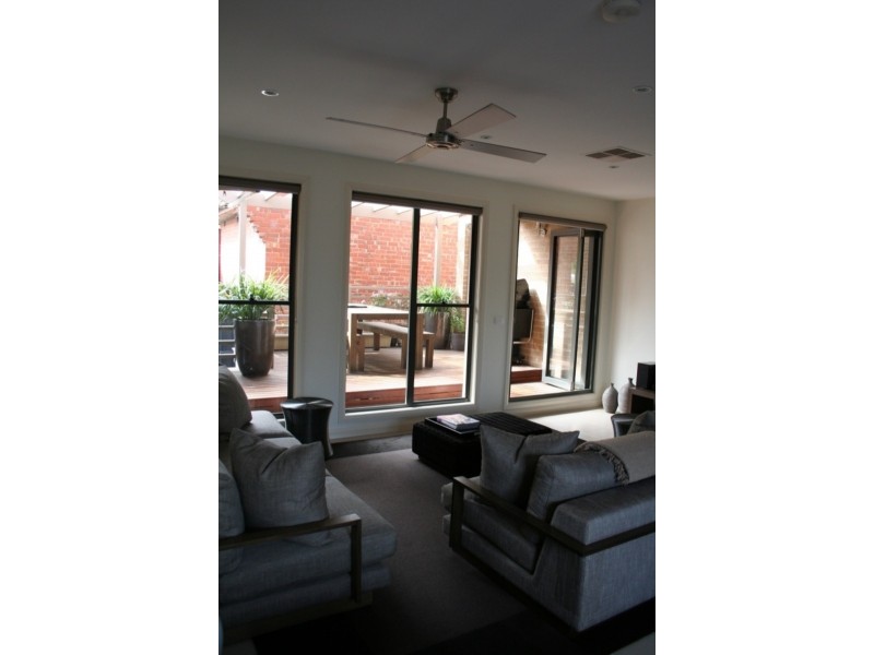 2/228 Elgar Road, Box Hill South VIC 3128