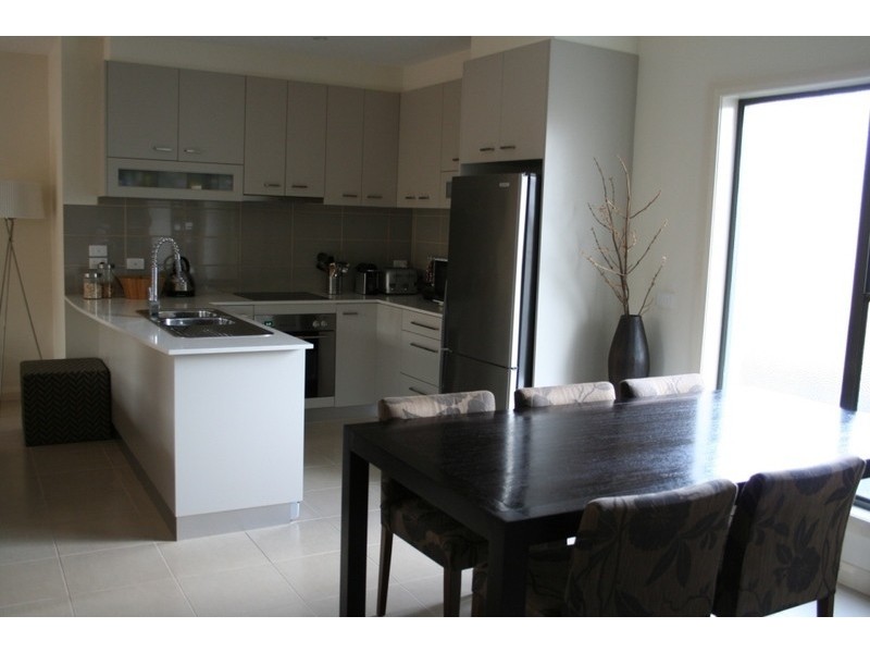 2/228 Elgar Road, Box Hill South VIC 3128