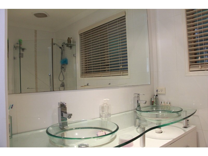 6 Creekwood Place, Helensvale QLD 4212