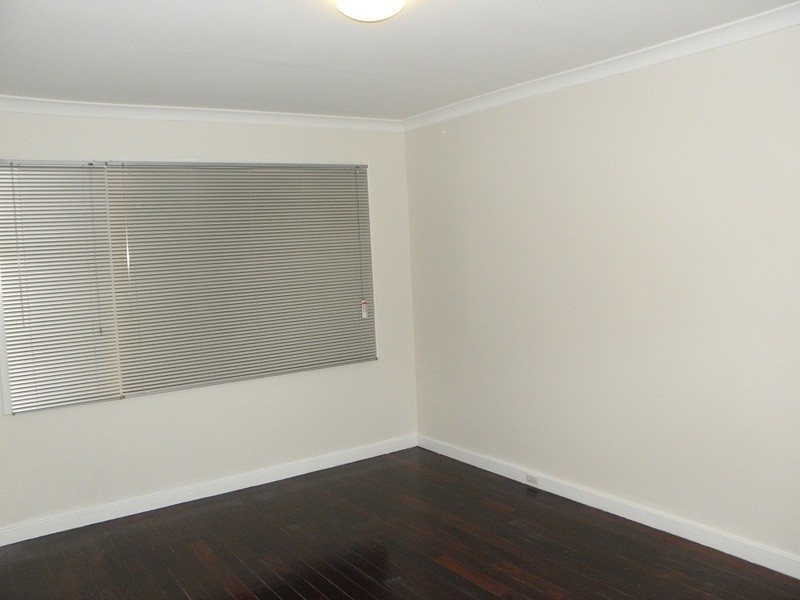 16 Hollybush Way, Kelmscott WA 6111