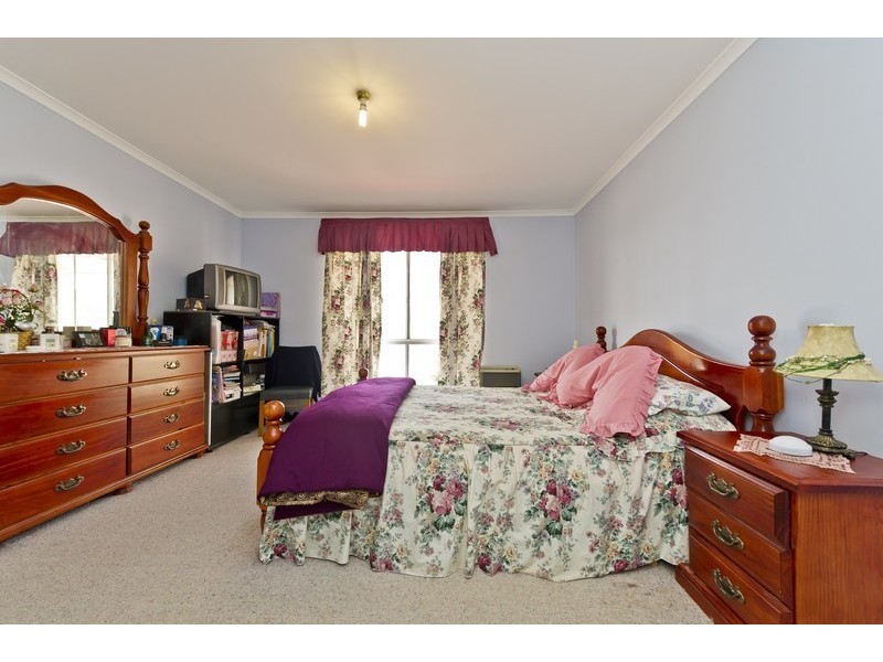 16 Hamilton Drive, Yass NSW 2582