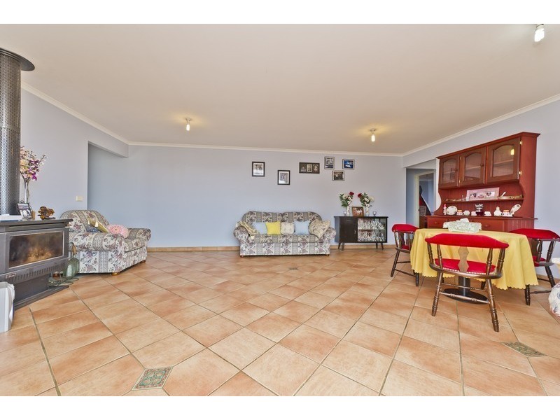 16 Hamilton Drive, Yass NSW 2582