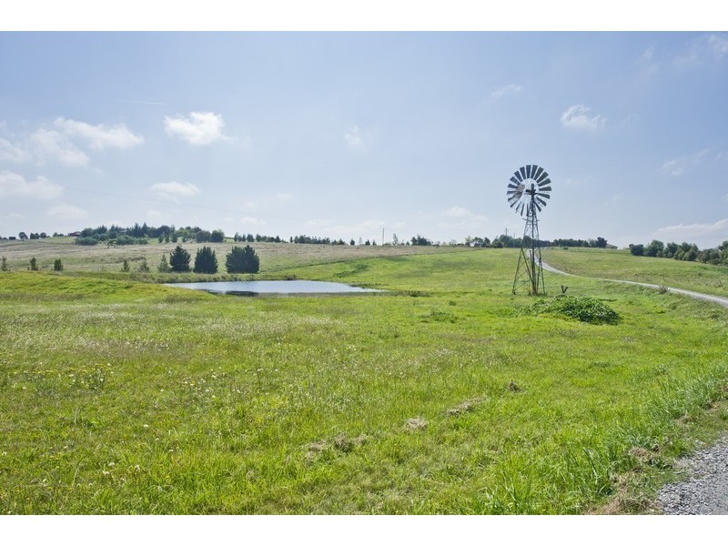 16 Hamilton Drive, Yass NSW 2582