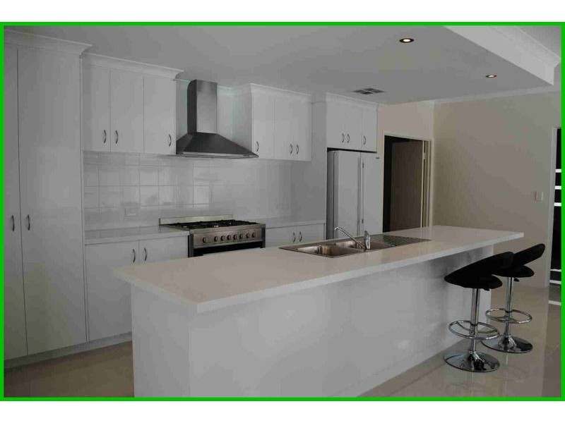 16 Scottsdale Turn, Meadow Springs WA 6210