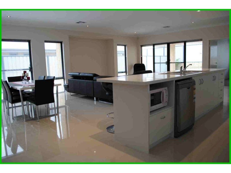 16 Scottsdale Turn, Meadow Springs WA 6210