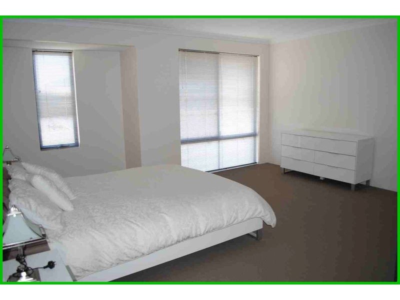 16 Scottsdale Turn, Meadow Springs WA 6210