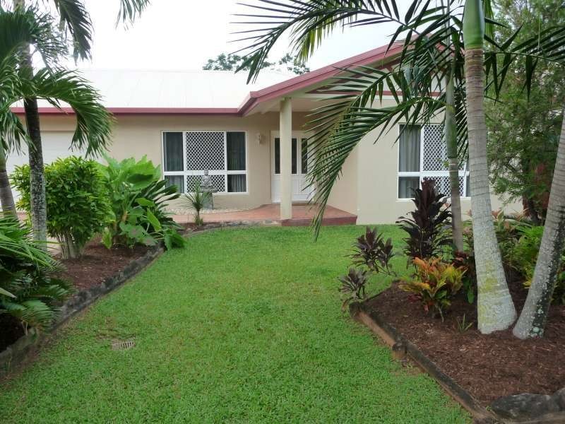 8 Raphis Close, Kamerunga QLD 4870