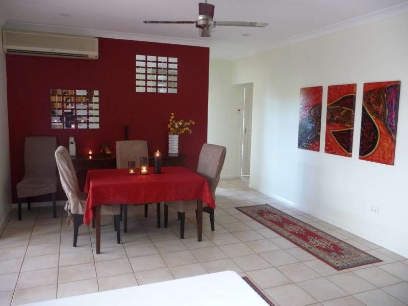 8 Raphis Close, Kamerunga QLD 4870