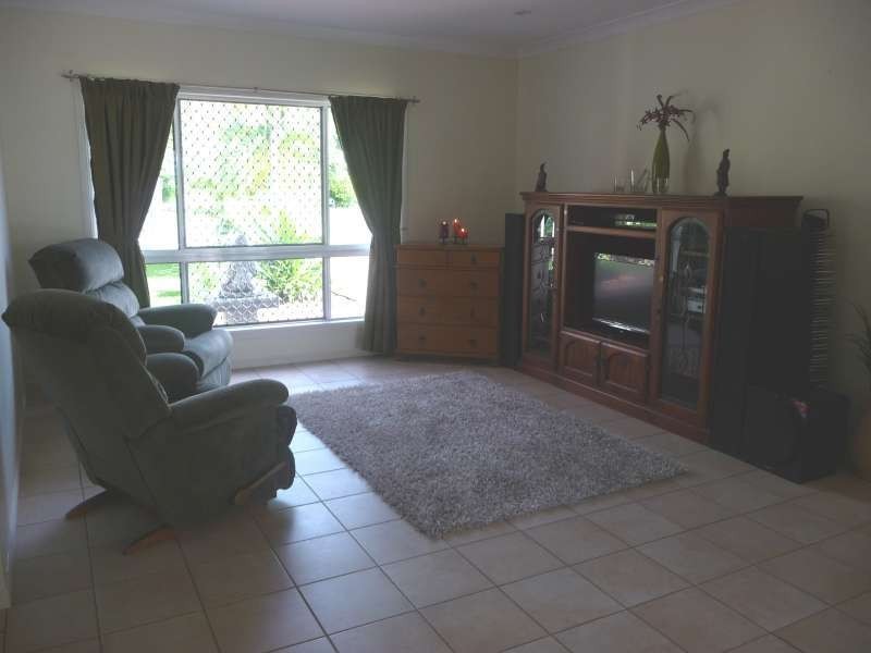 8 Raphis Close, Kamerunga QLD 4870