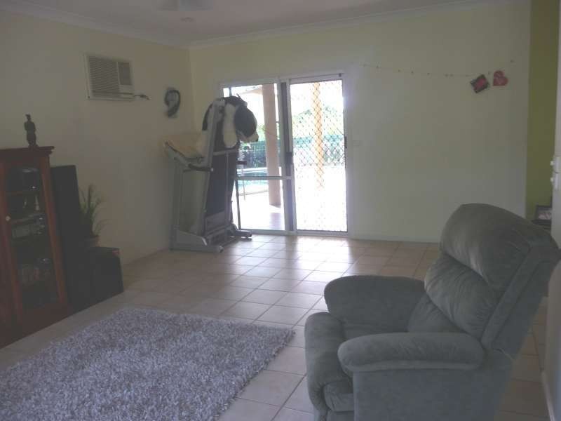 8 Raphis Close, Kamerunga QLD 4870