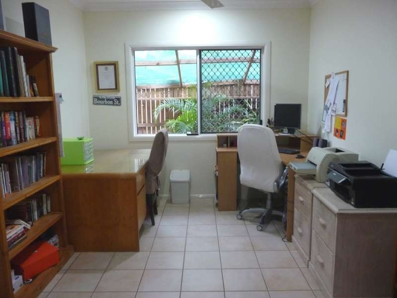 8 Raphis Close, Kamerunga QLD 4870