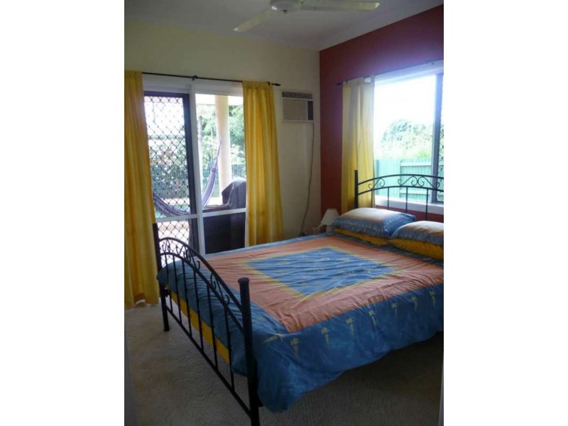 8 Raphis Close, Kamerunga QLD 4870