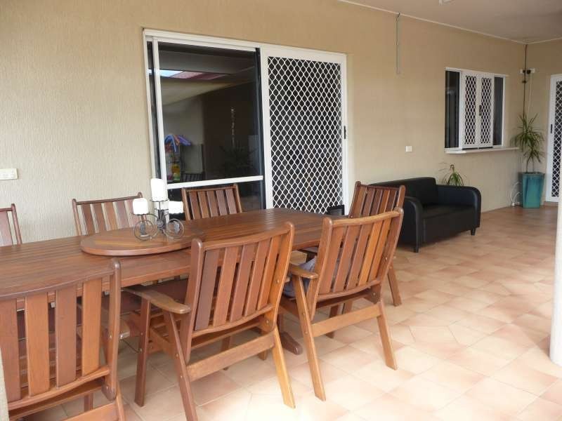8 Raphis Close, Kamerunga QLD 4870