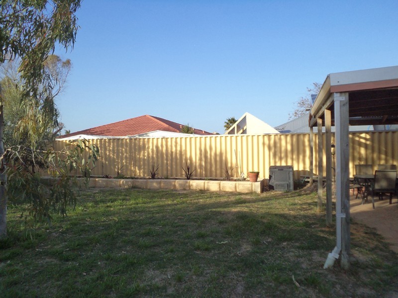 4 Shoalhaven Place, Waikiki WA 6169