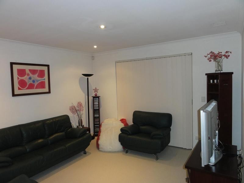 2/21 Quondong Street, Nollamara WA 6061