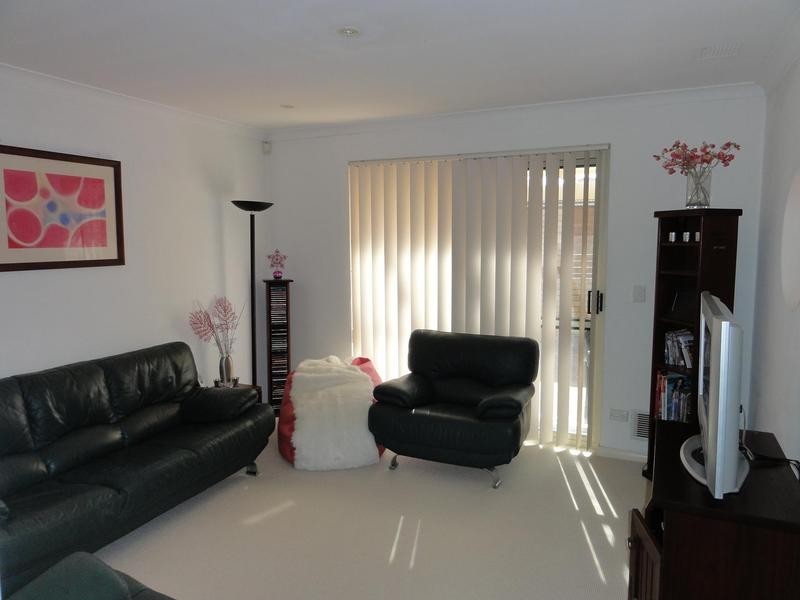 2/21 Quondong Street, Nollamara WA 6061