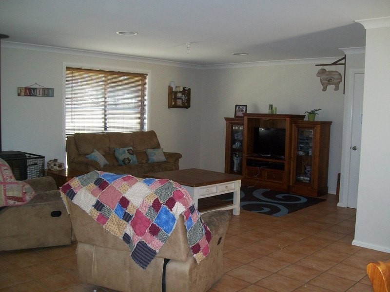 16 Johnston Cres, Blayney NSW 2799