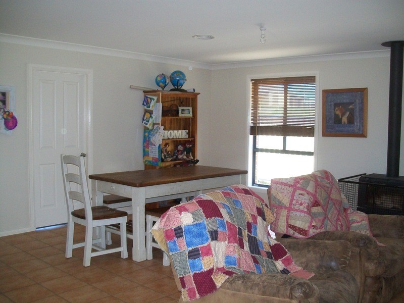 16 Johnston Cres, Blayney NSW 2799