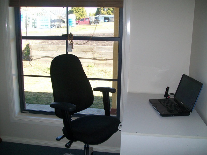 16 Johnston Cres, Blayney NSW 2799