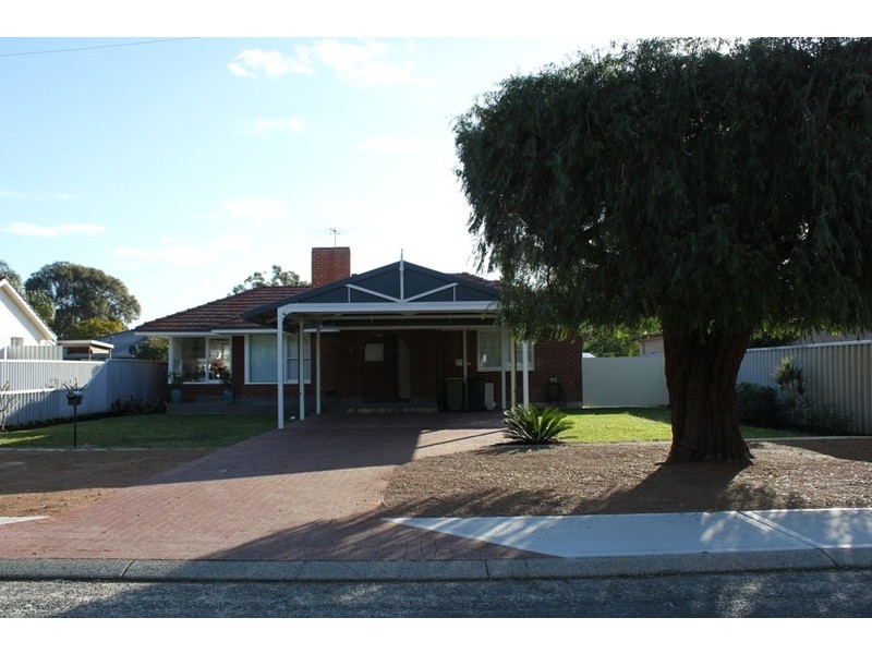 4 Strathearn Road, Forrestfield WA 6058