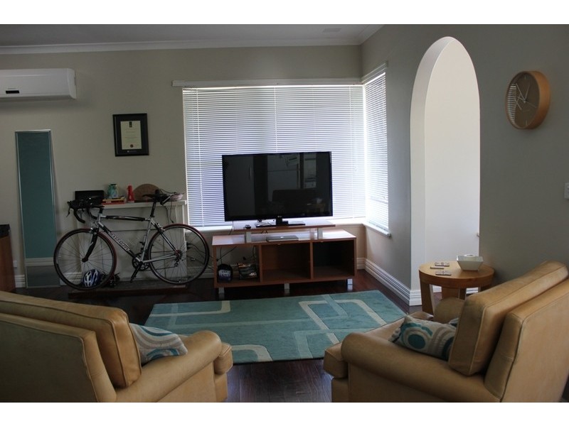 4 Strathearn Road, Forrestfield WA 6058