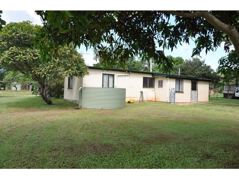 11 Squire Street, Macleay Island QLD 4184