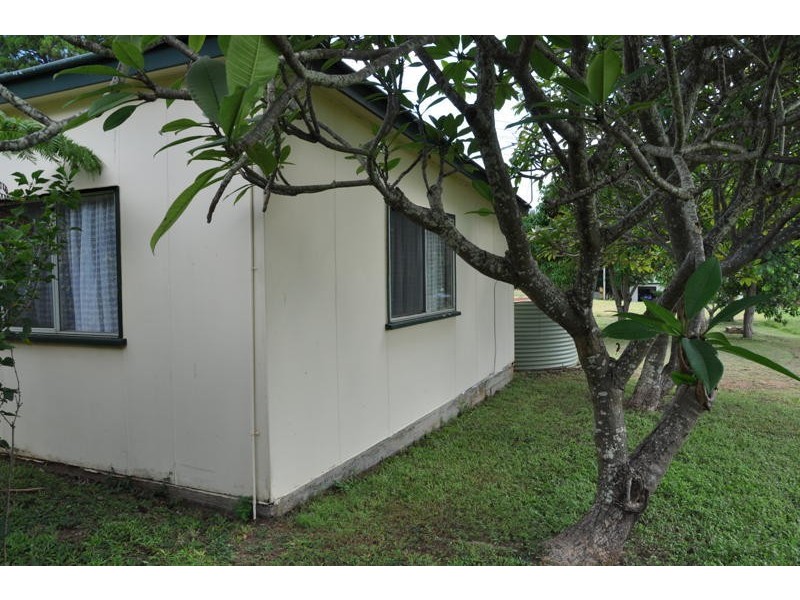 11 Squire Street, Macleay Island QLD 4184
