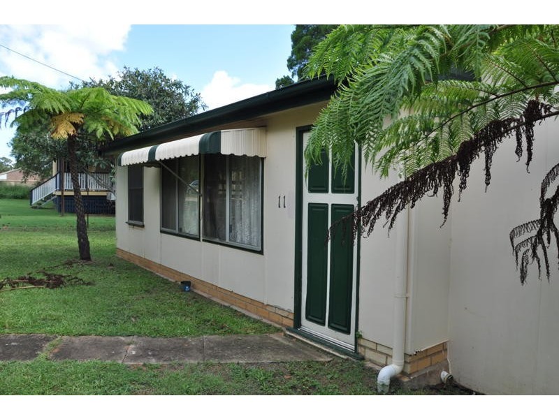 11 Squire Street, Macleay Island QLD 4184