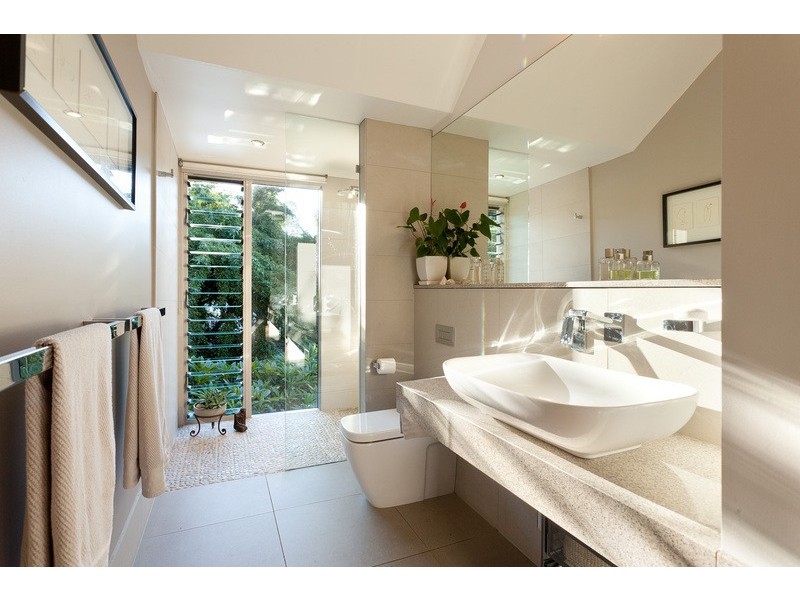 17 Mervyn Grove, St Lucia QLD 4067