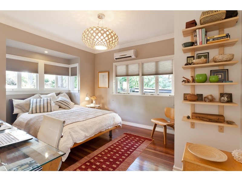 17 Mervyn Grove, St Lucia QLD 4067