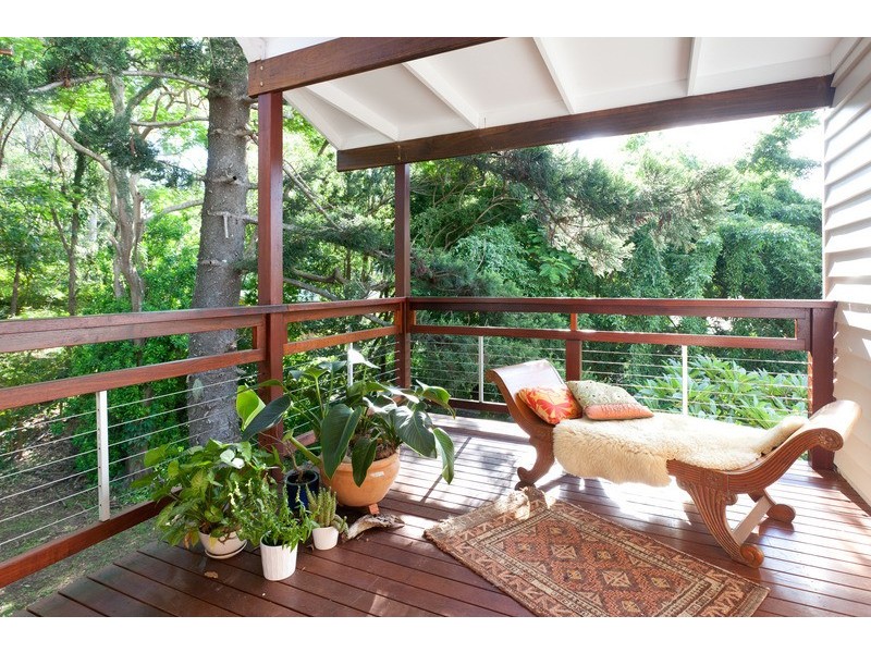 17 Mervyn Grove, St Lucia QLD 4067