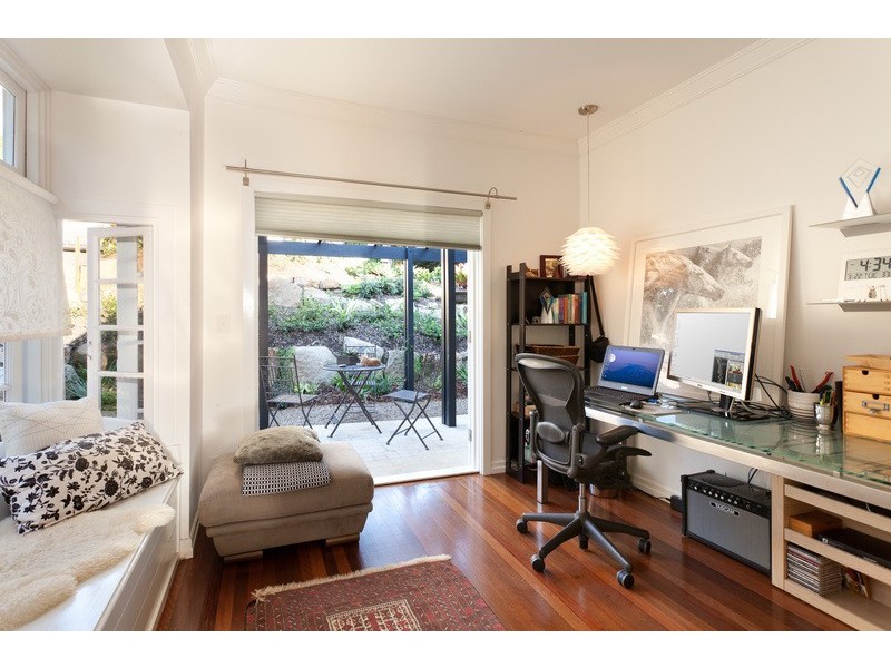 17 Mervyn Grove, St Lucia QLD 4067