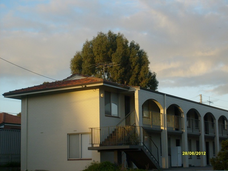 1/8 Rutland Ave, Lathlain WA 6100