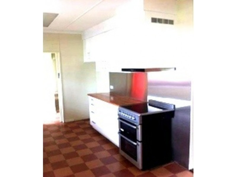 2 Horton Street, Wooloowin QLD 4030