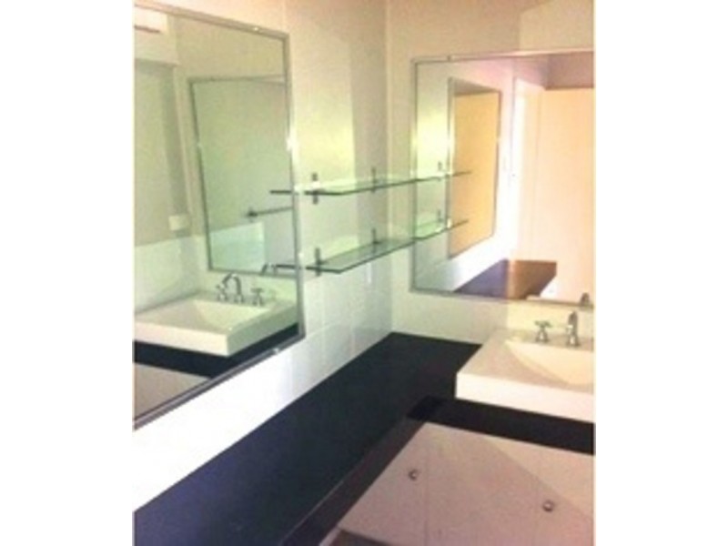 2 Horton Street, Wooloowin QLD 4030