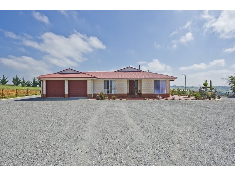 16 Hamilton Drive, Yass NSW 2582