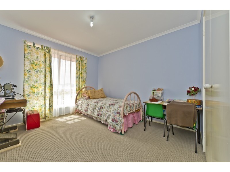 16 Hamilton Drive, Yass NSW 2582