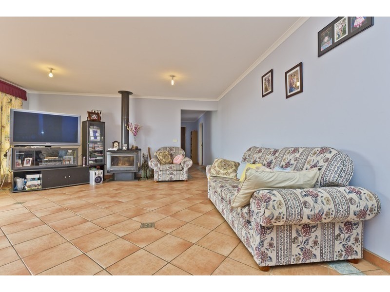 16 Hamilton Drive, Yass NSW 2582