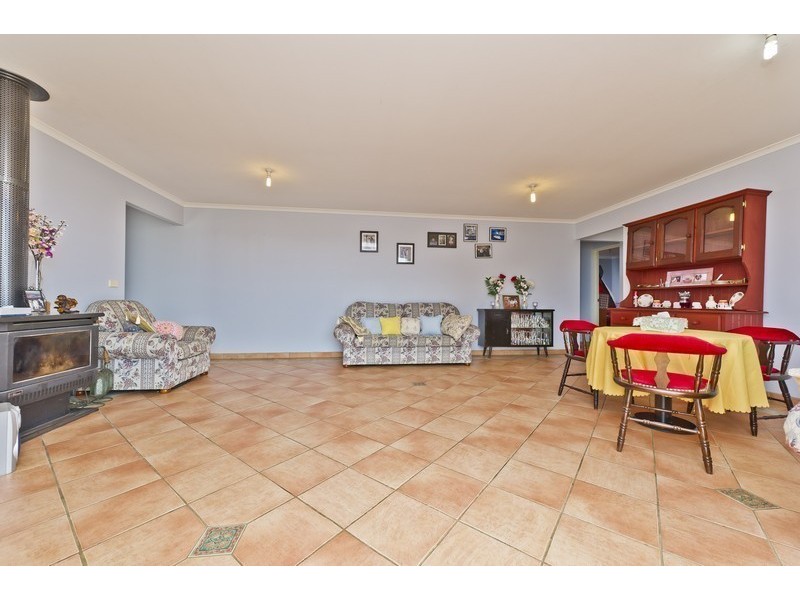 16 Hamilton Drive, Yass NSW 2582