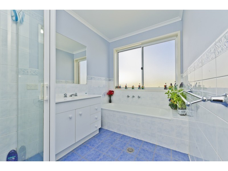 16 Hamilton Drive, Yass NSW 2582