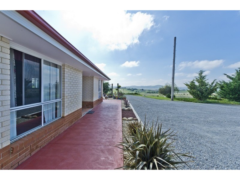 16 Hamilton Drive, Yass NSW 2582