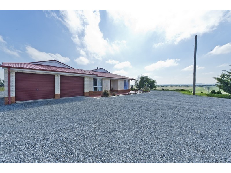 16 Hamilton Drive, Yass NSW 2582