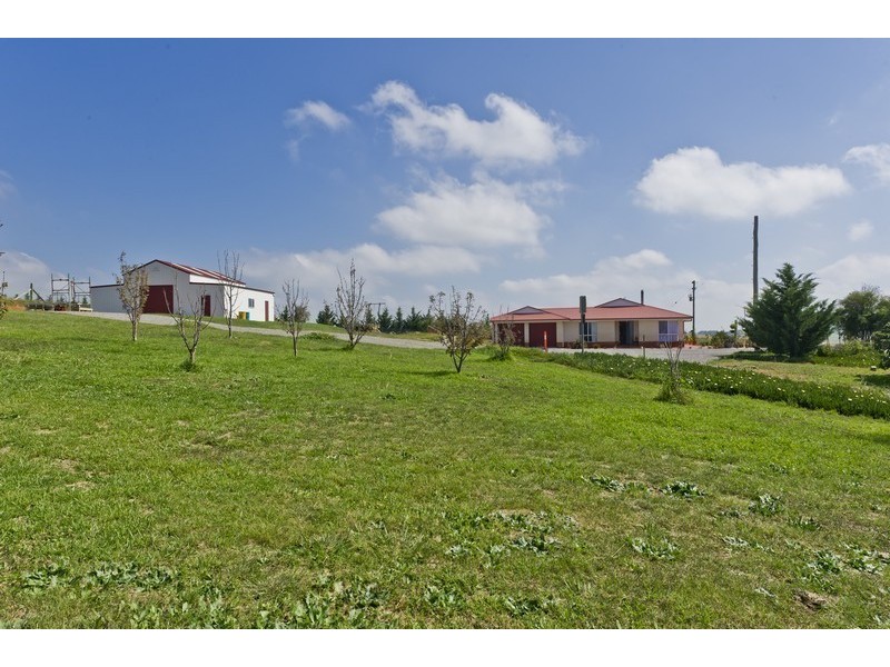 16 Hamilton Drive, Yass NSW 2582